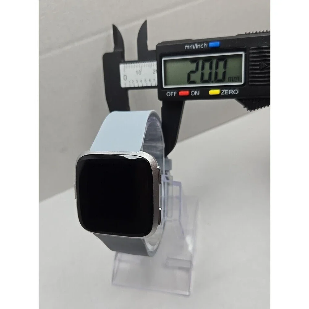 Fitbit Versa FB504 Smartwatch Fitness Heart Rate Bluetooth Activity W/ Charger - Picture 6 of 11